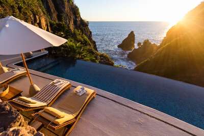 01-2-Careyes-Mexico-Properties-Villas-Nido-de-Amor-Lounge-Pool-Sunset-Ocean-View-7571