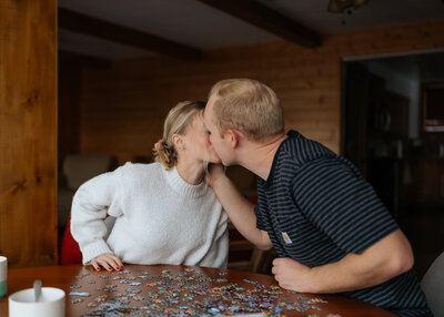 T + E _ Cozy Cabin Shoot _ Christmas _ Utah-175
