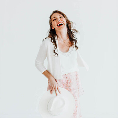 Elizabeth laughing and holding white hat