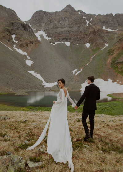 Bride and groom elope in Colorado