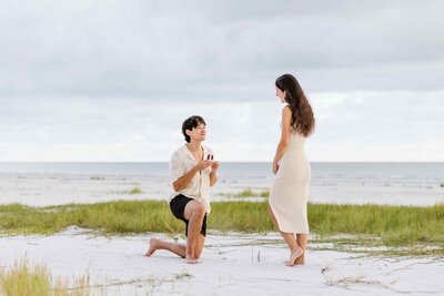 marriage-proposal-beach