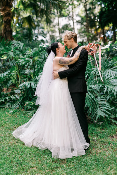Bride and groom sharing a romantic moment in Brisbane’s City Botanic Gardens – wedding photography by Leanne J Photography