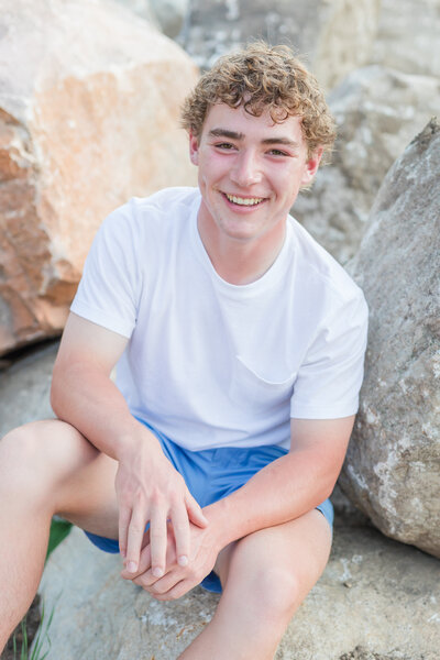 highschool-senior-boy-sitting-rocks