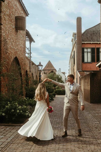 Get framed photography wedding photograpy europe loveshoot in the city of zutphen in the netherlands
