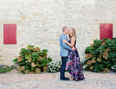 Couple Elegant Portrait in the vineyards, Bordeaux