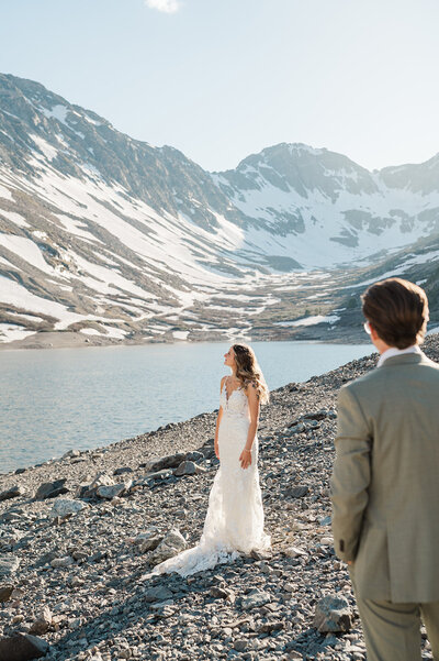 Celebrate your love with an intimate and personalized wedding captured by Samantha Immer Photography. Our authentic and natural approach ensures your special day is filled with elegance and beauty.