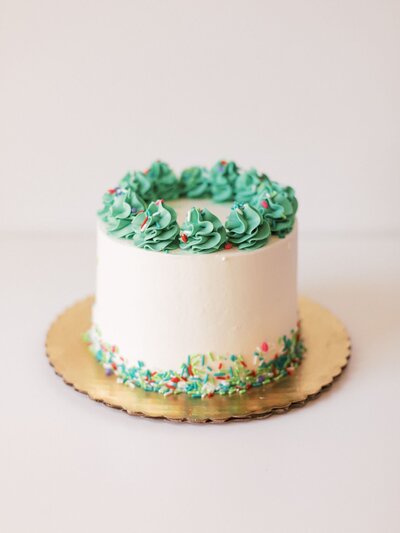 Celebration cake_Christmas colors_Sprinkles_Green buttercream swirls