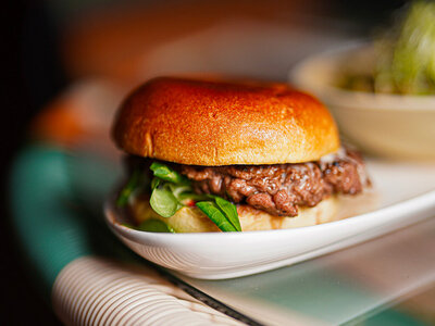 Plat restaurant burger de boeuf 