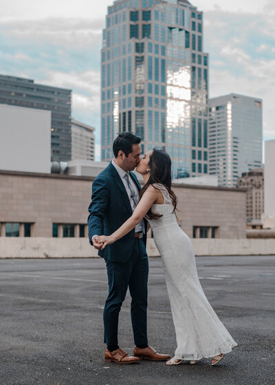 rooftop kissing urban seattle elopement