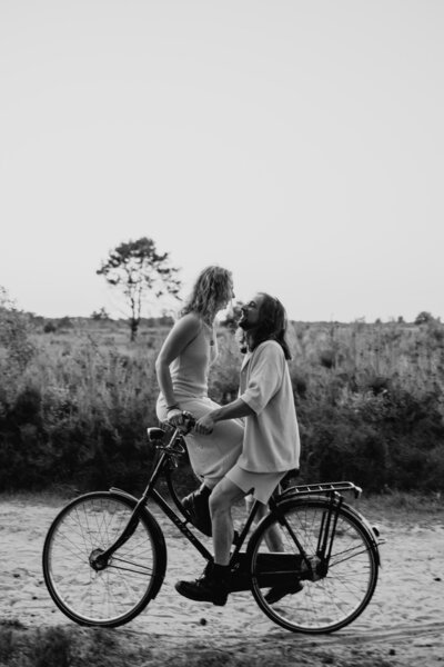 Zoë & DImi - Blooming Tales Photography-122