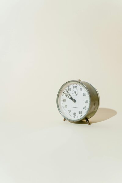 Alarm clock symbolizing sleepless nights and stress from demanding leadership roles