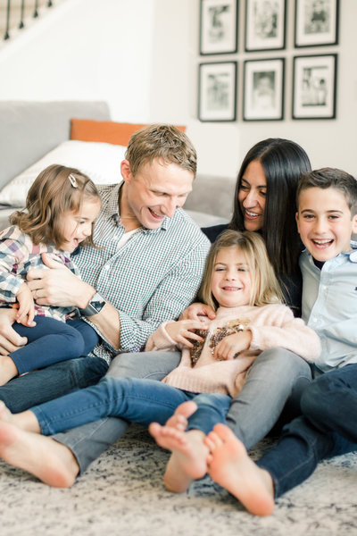 rochester minnesota lifestyle photographer family in home cuddled on fllor
