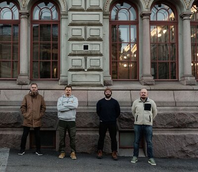 Kuvassa Paavilainen Oy:n rakennusmestareita. 