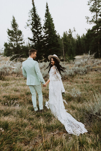 Boho-Bride-Rue-De-Seine-Utah-Elopement-Forest-Mountains-Photographer-3