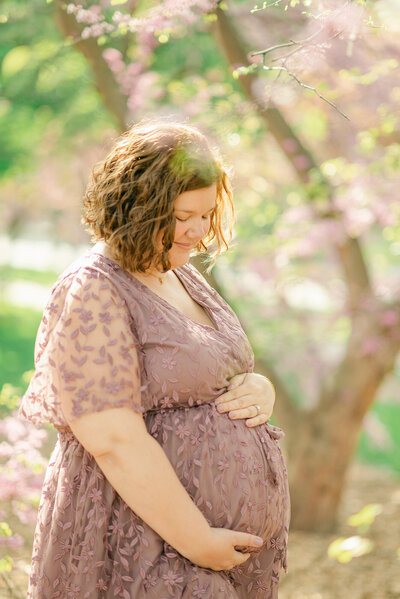 Maternity photos with redbud trees