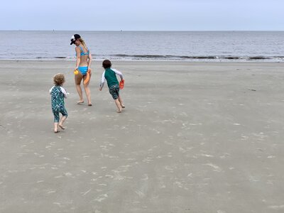 Natalie Forte on the beach playing with her kids enjoying a healthy lifestyle