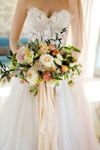 Natural Stunning wedding floristry st ives cambs _EMj 284