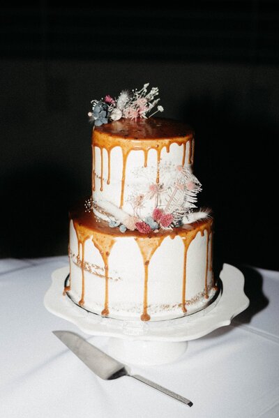 Elegant wedding cake at Quirk Hotel wedding in Richmond