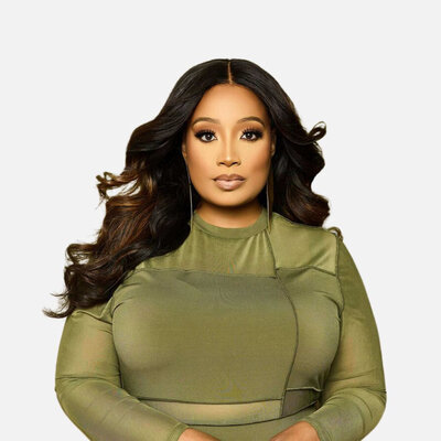 woman (Michelle Williams) smiling