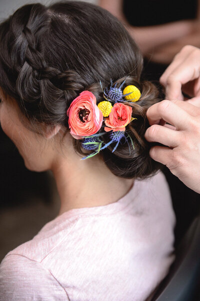 DC-wedding-florist-Sweet-Blossoms-hair-flower-comb-Kissick-Weddings-Photography