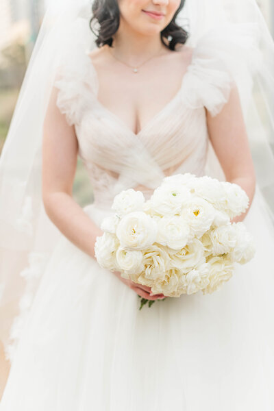 White-bridal-bouquet-at-Jacksonville-Wedding