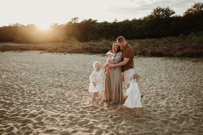 Golden hour gezinsshoot in de duinen