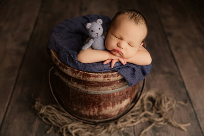 dad and baby looking at each other during phoenix newborn session