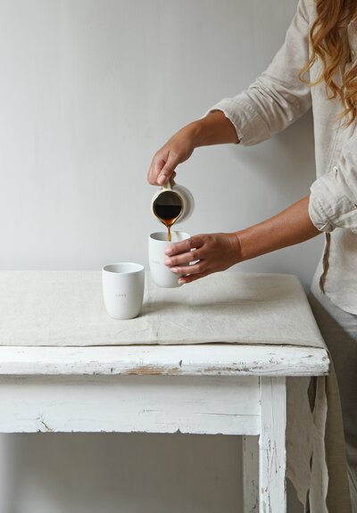 Koffie inschenken mokjes