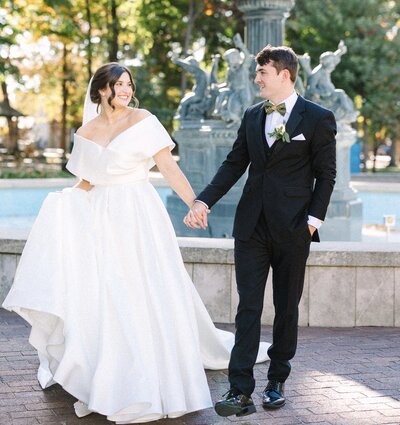 bride posing  with groom