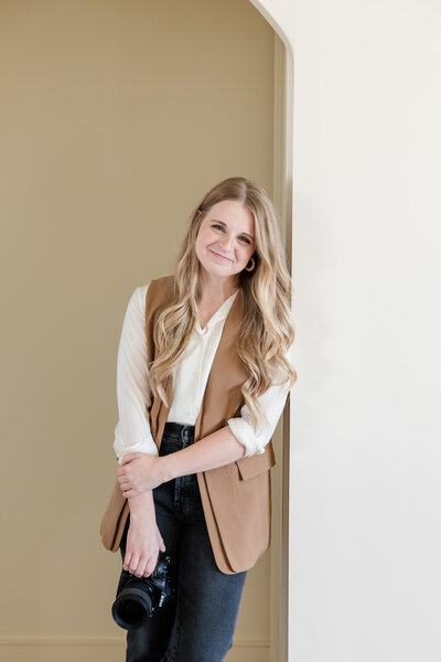 Rachael Leigh, a brand coach helping scaling creative brands create a simple content framework