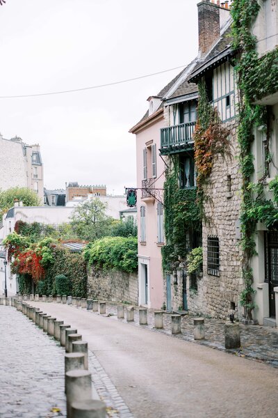 montmartre neighborhood in paris