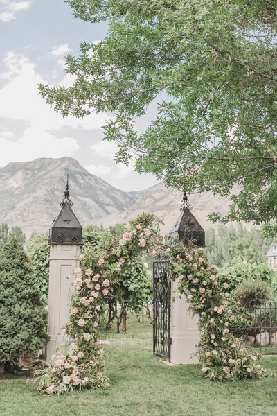 Wedding Photographer & Elopement Photographer, Flower covered archway