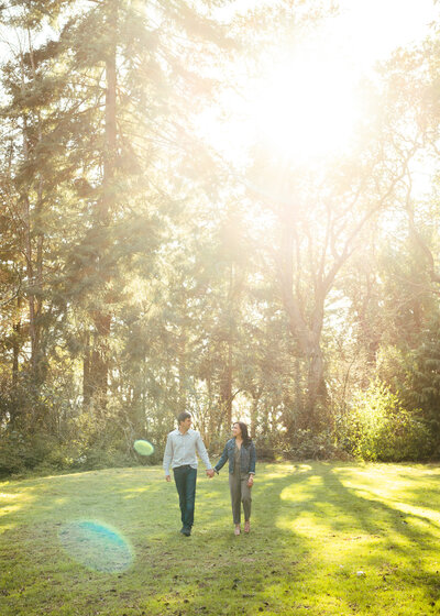 Light and airy photoshoot at Lincoln Park in west seattle, Kacy Beck Photography