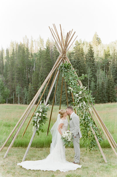 We love outdoor ceremony sites, especially when they have a forest as a backdrop.