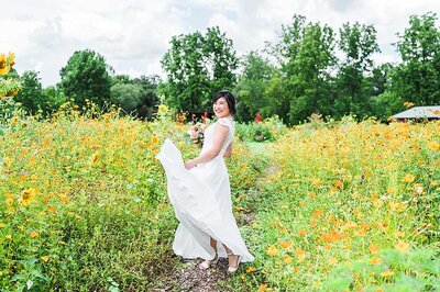 charlotte wedding photographers captured image of a joyful bride on her wedding day