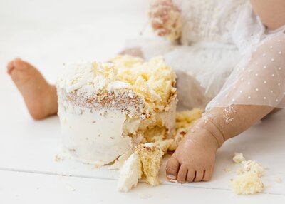 Cake smash best Edmonton baby photography by Claudia De La Torre