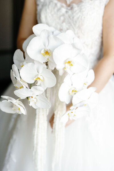 Luxury and classic bridal flowers