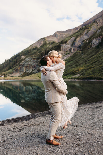 elopement at emerald lake in crested butte colorado