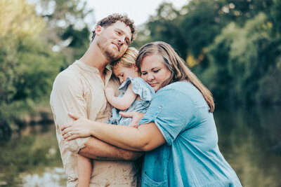 Outdoor Summer large family session by Katie Choe Photography
