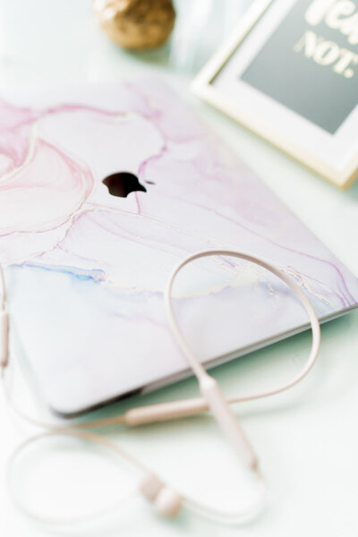 marble laptop cover on macbook laptop