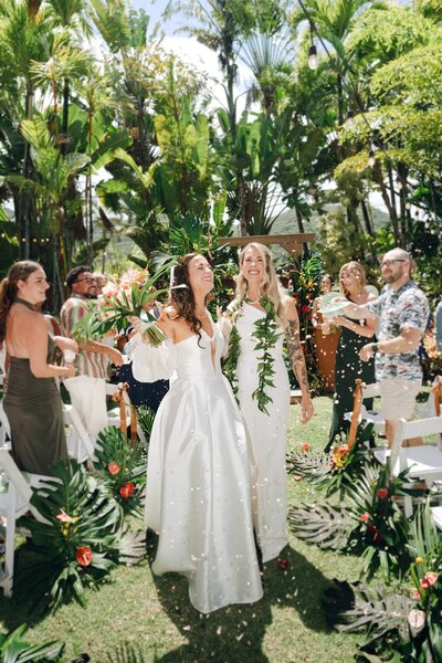 Stylish wedding reception decor and guests photographed by Honolulu wedding photographer