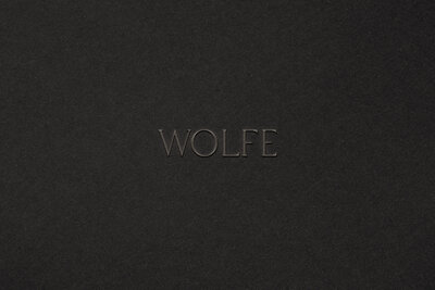Chic logo for a sexy fashion boutique, blending minimalism with a provocative design edge.