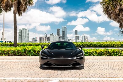 mclaren-720s-spider-convertible-black-for-rent-in-miami-front-view-003