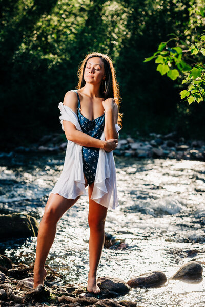 Missoula outdoor boudoir woman standing on bank of Rattlesnake River in Greenough Park
