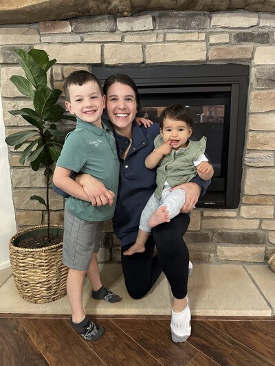 Shyla Cerda, family photographer in Troy Ohio, smiling with kids