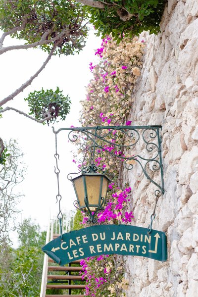 Wedding photographer- chateau de la chévre d'or-7