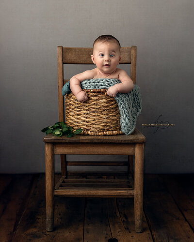 Maternity portrait in studio in northwest indiana, Brielle Pausma photography