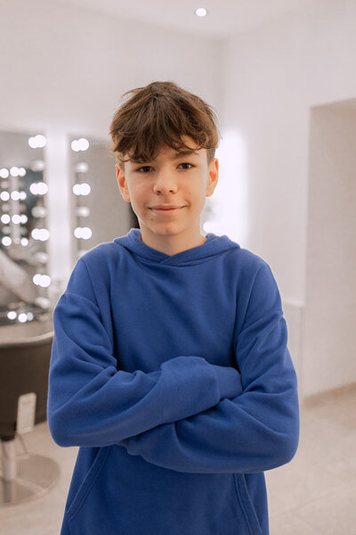 Friseur Luka  posiert