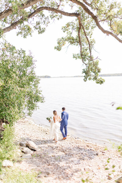 Fall wedding on lake at sunnybank lodge in Minnesota