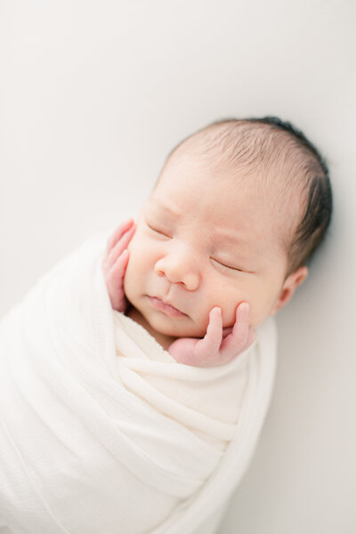Orange County Minimalist and Natural Newborn Baby Photographer in-home shoot in Irvine